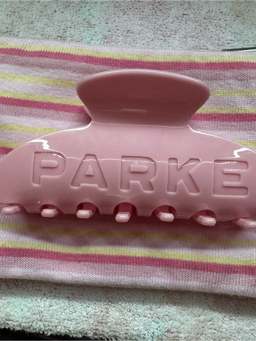 PARKE pink claw clip💗